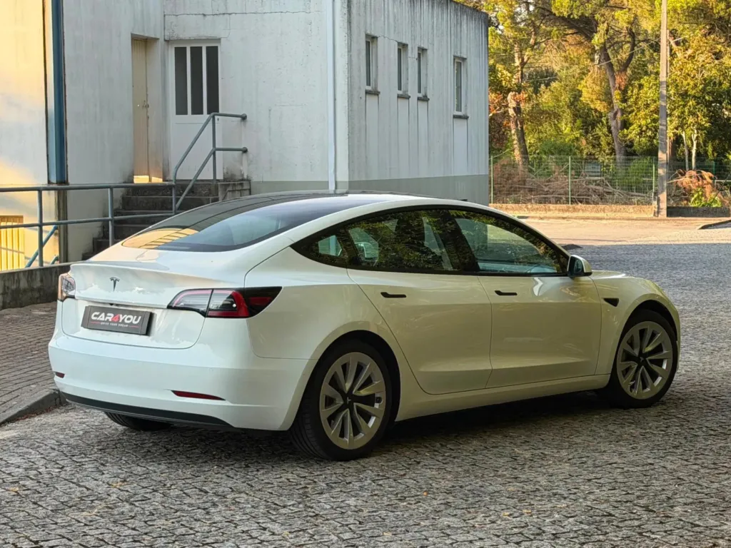 Tesla Model 3 Standard RWD — fotografia 7