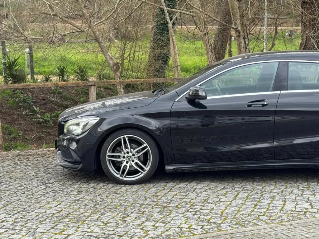 Mercedes-Benz CLA 180 7G-DCT AMG Line — fotografia 5