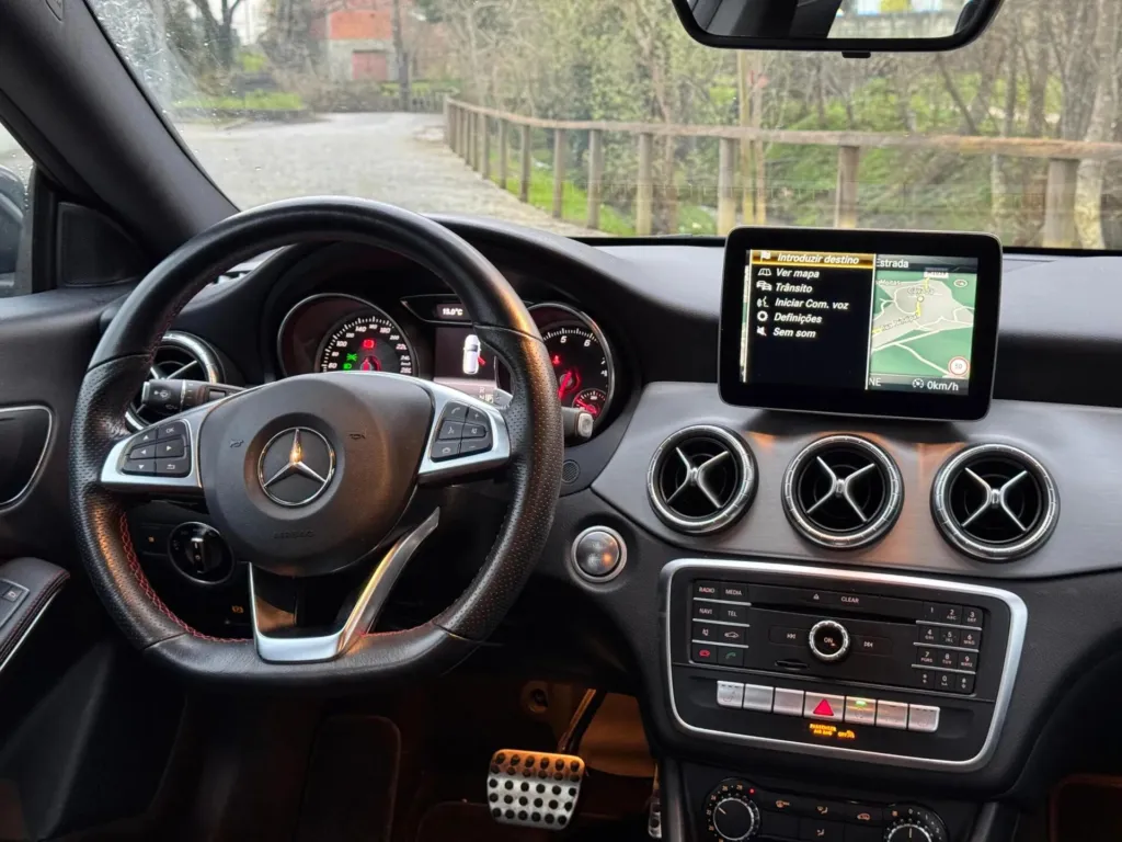 Mercedes-Benz CLA 180 7G-DCT AMG Line — fotografia 16