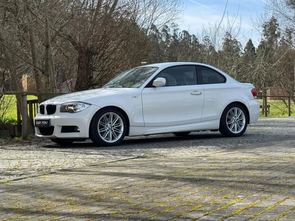 BMW 120 d Limited Edition Lifestyle c/ M Sport Pack — fotografia 4