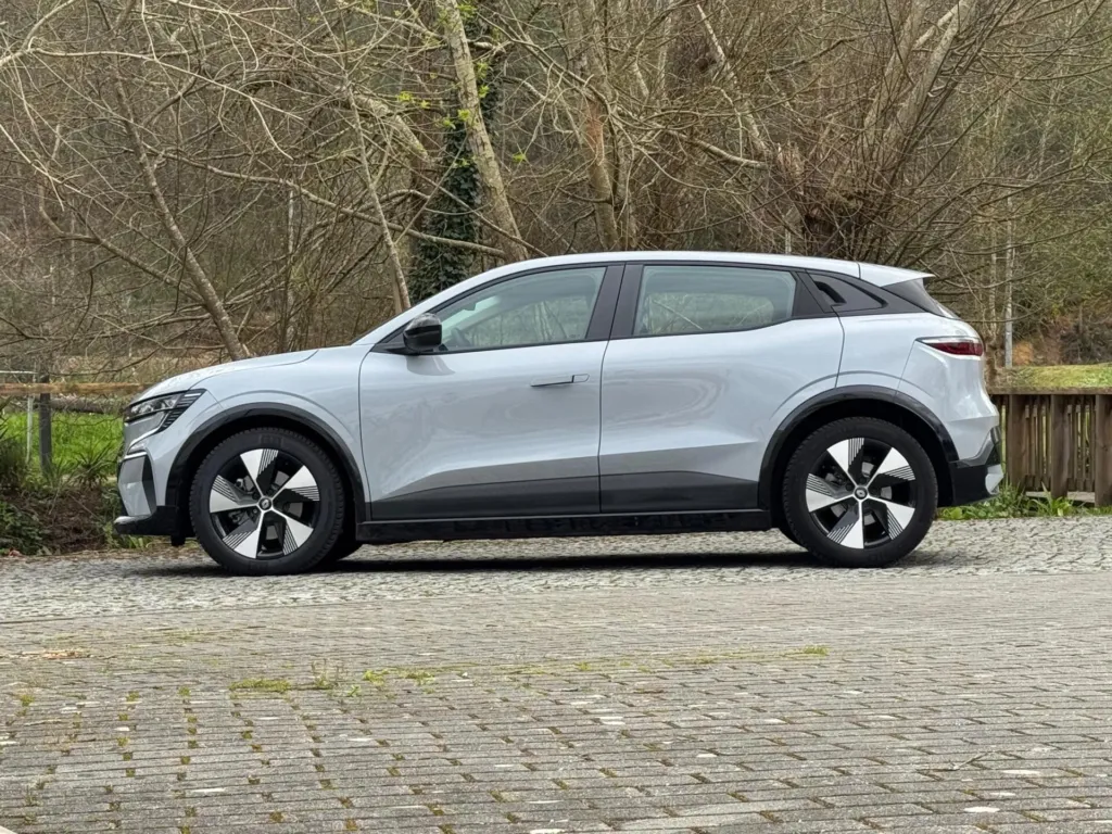 Renault Mégane E-Tech EV60 Equilibre Optimum Charge — fotografia 12