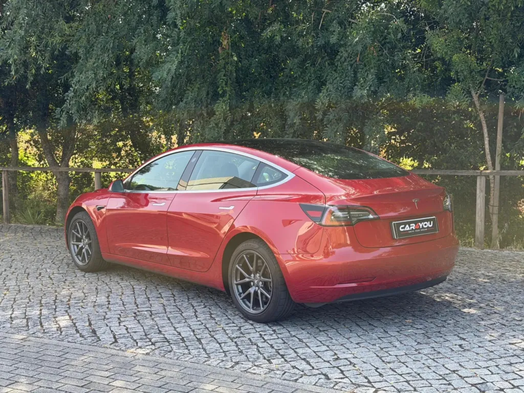 Tesla Model 3 Standard Range Plus RWD — fotografia 5