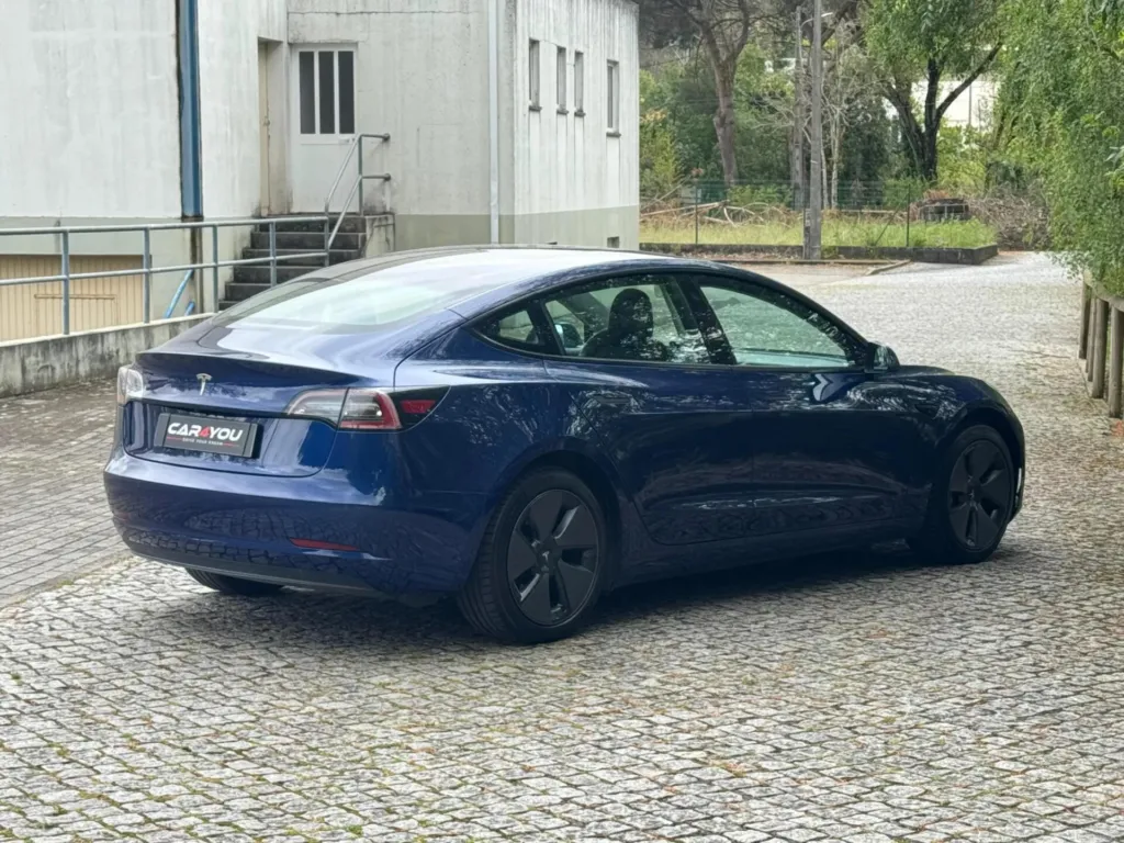 Tesla Model 3 Standard Range Plus RWD — fotografia 12