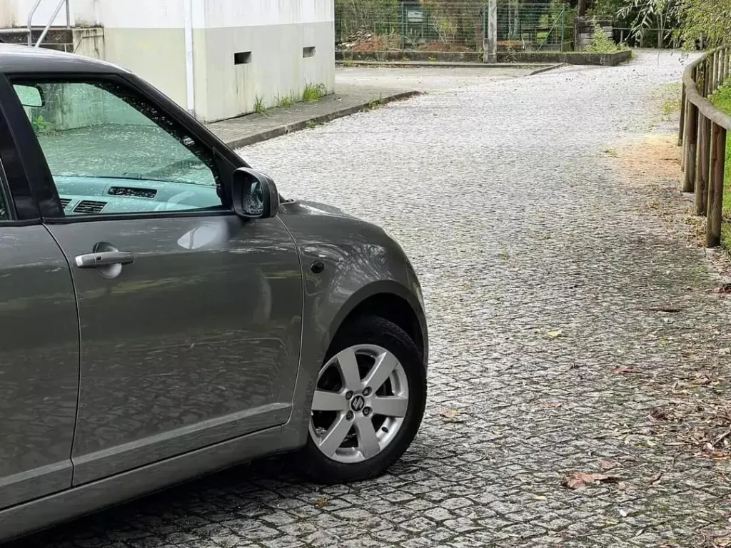 Suzuki Swift 1.3 16V Sport — fotografia 6