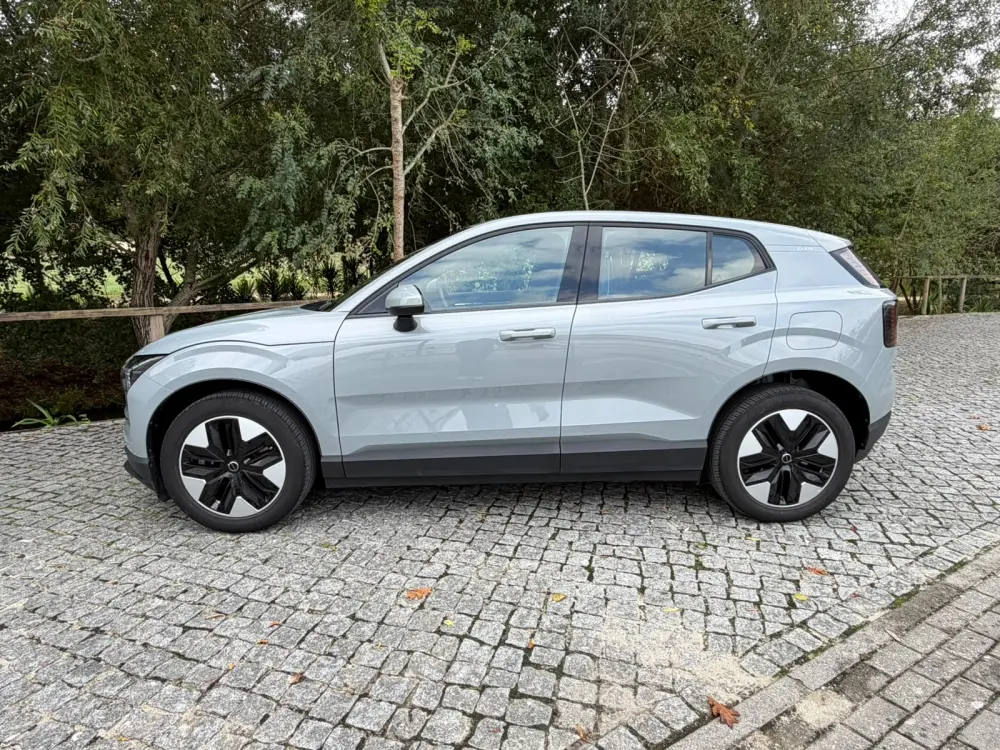 Volvo EX30 69 kWh Single Motor Extended Range Plus — fotografia 16