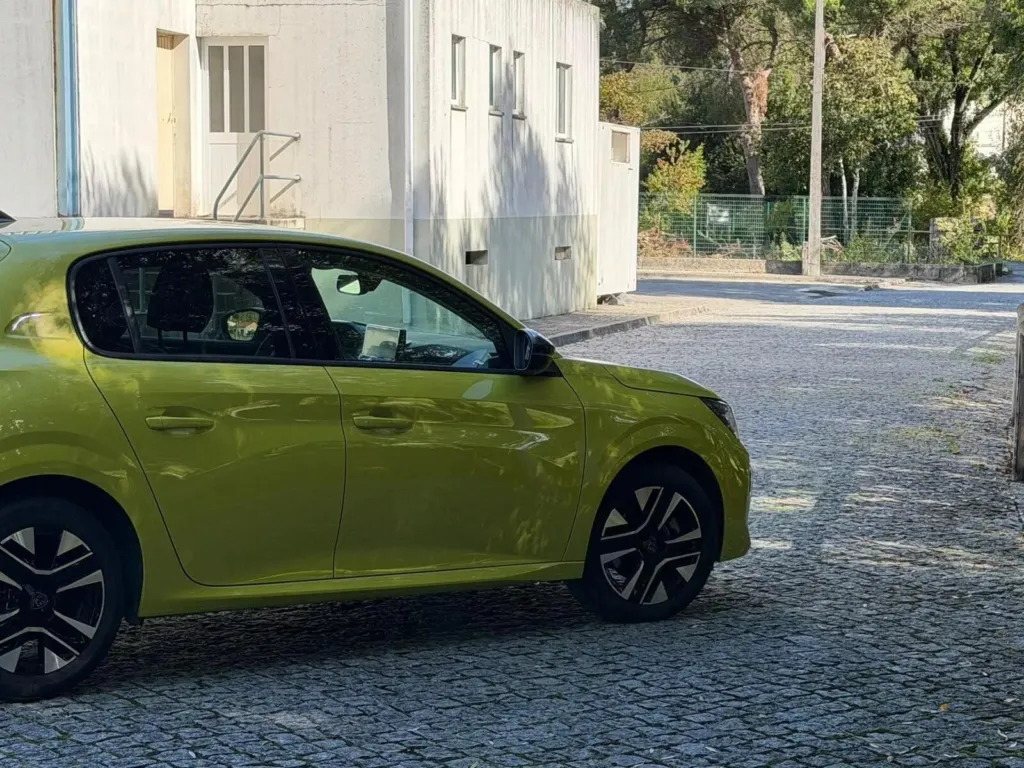 Peugeot 208 1.2 PureTech Allure — fotografia 6