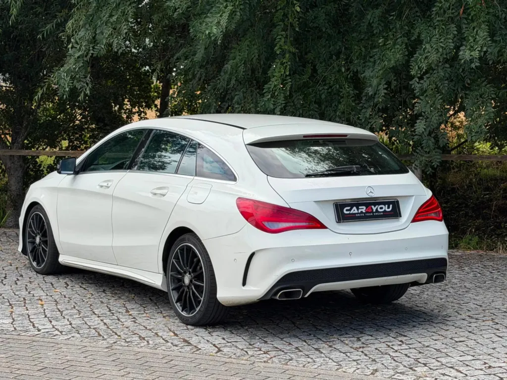 Mercedes-Benz CLA 220 d Shooting Brake AMG Line Aut. — fotografia 10
