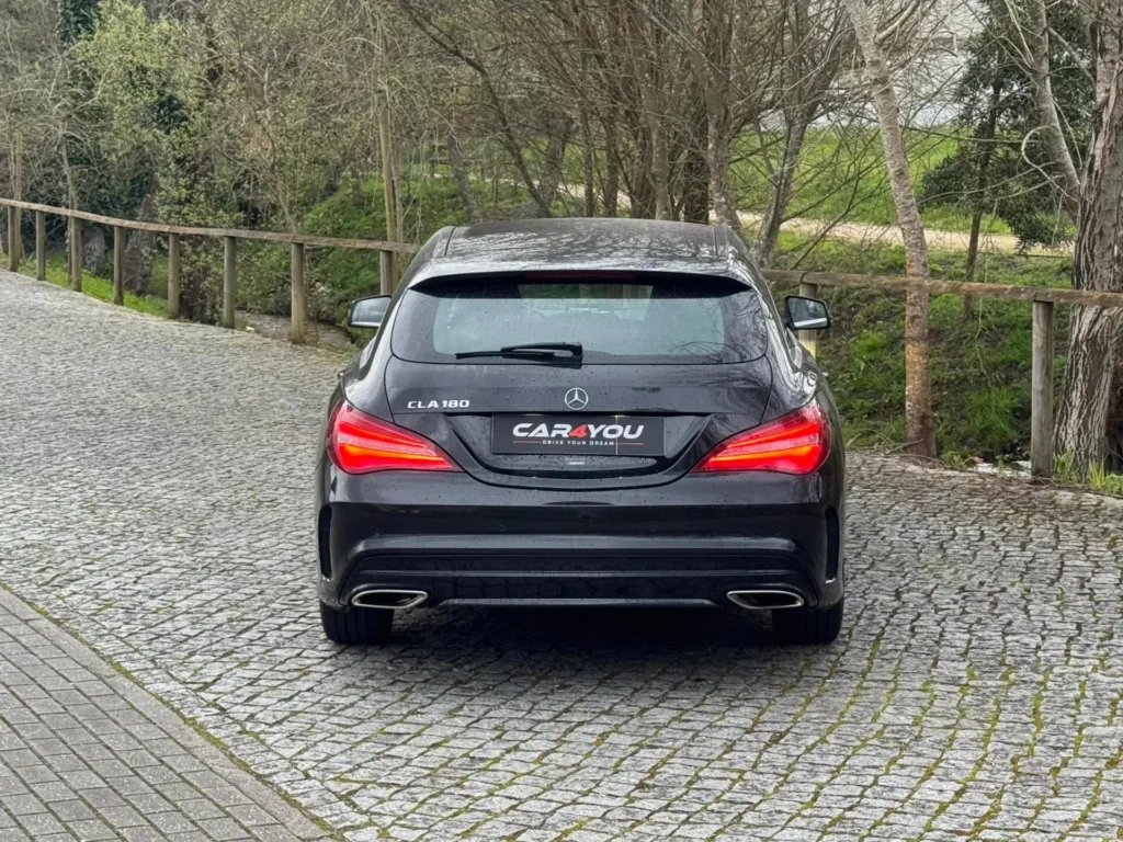 Mercedes-Benz CLA 180 7G-DCT AMG Line — fotografia 13