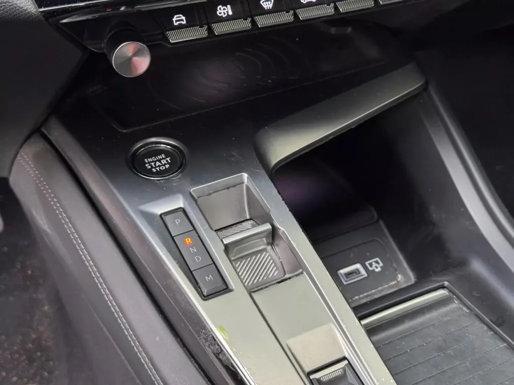 Peugeot 308 1.2 PureTech Allure EAT8 — fotografia 15