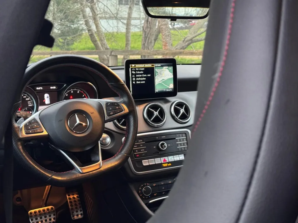 Mercedes-Benz CLA 180 7G-DCT AMG Line — fotografia 18