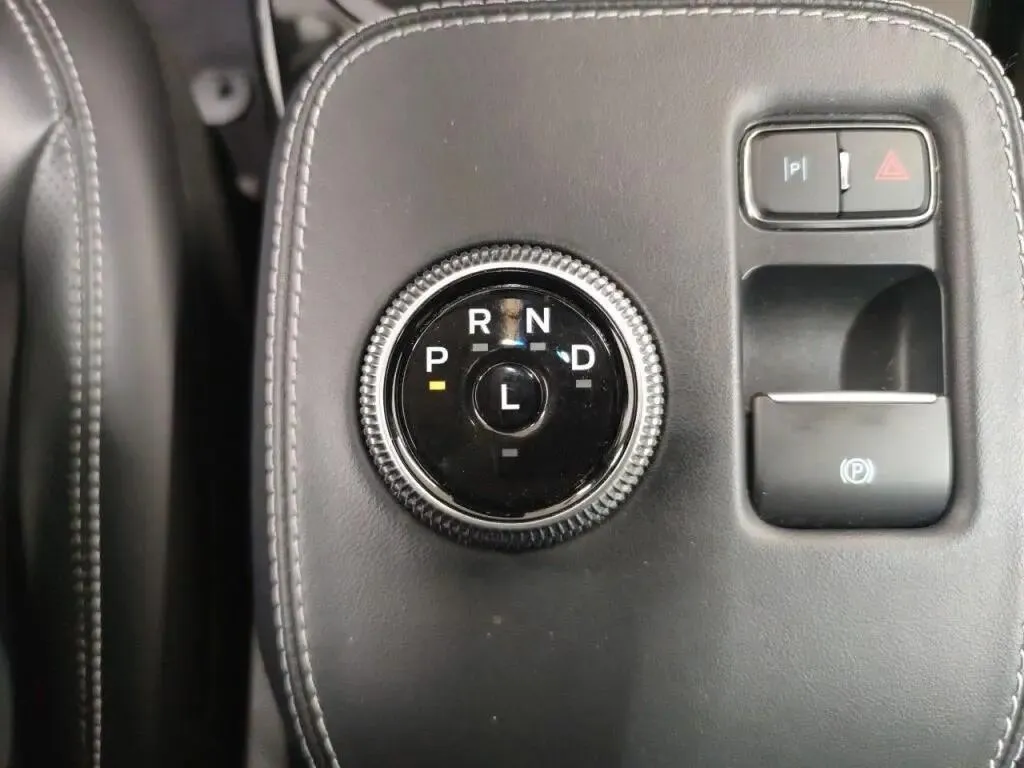 Ford Mustang Mach-E 75.7 kWh Base — fotografia 10