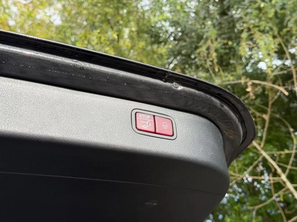 Mercedes-Benz C 300 e AMG Line — fotografia 15