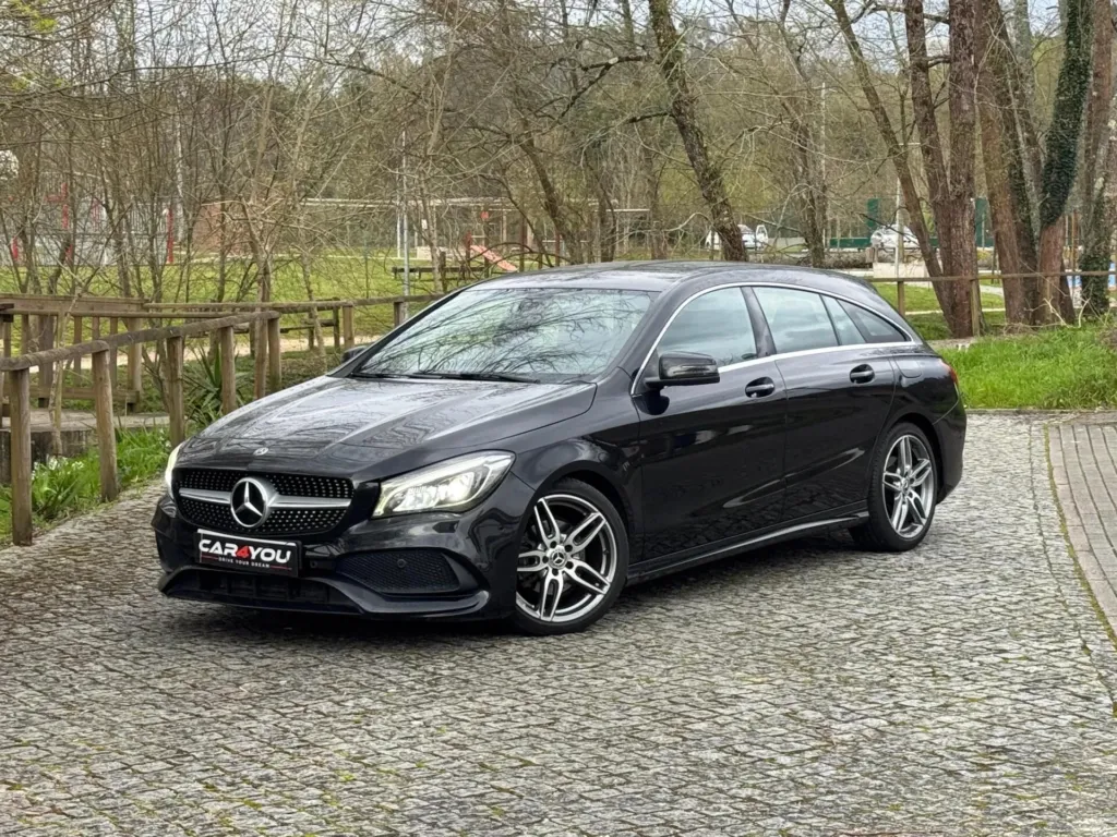 Mercedes-Benz CLA 180 7G-DCT AMG Line — fotografia 1