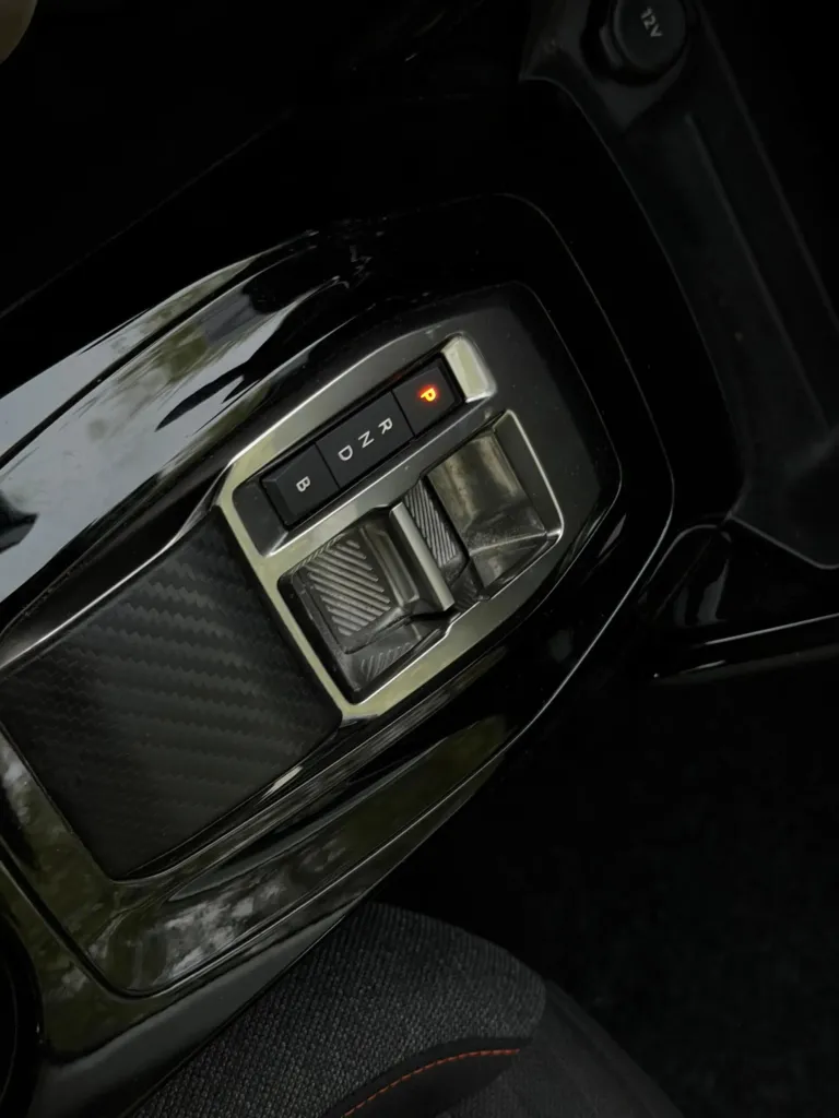 Peugeot e-208 50 kWh Active Pack — fotografia 11
