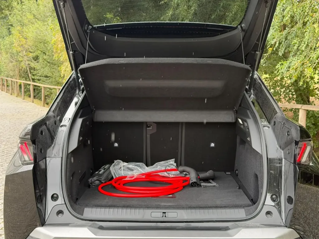 Peugeot E-3008 73 kWh Allure — fotografia 12