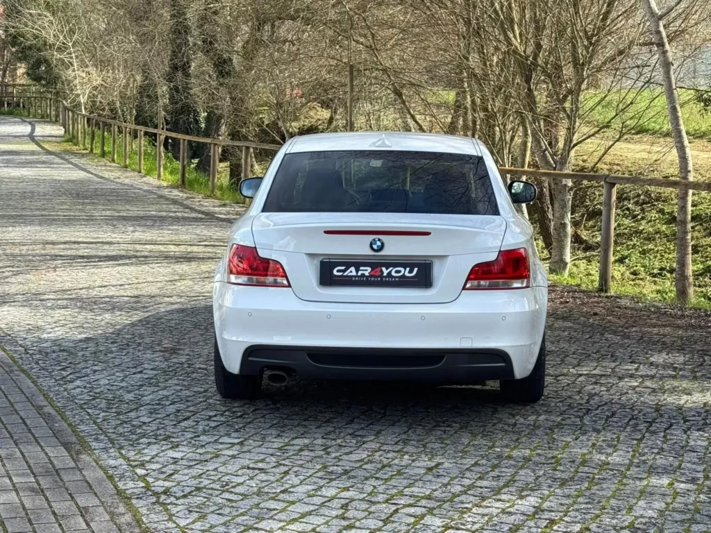 BMW 120 d Limited Edition Lifestyle c/ M Sport Pack — fotografia 8