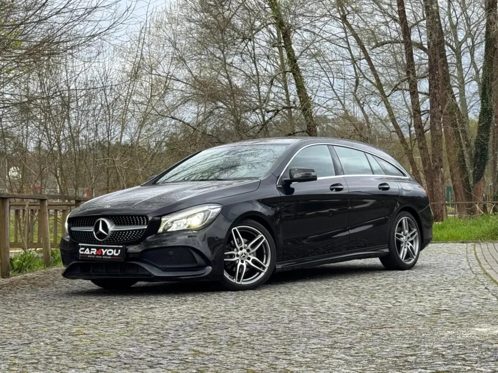 Mercedes-Benz CLA 180 7G-DCT AMG Line — fotografia 4