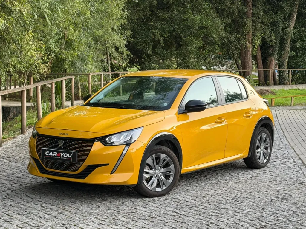 Peugeot e-208 50 kWh Active Pack — fotografia 1