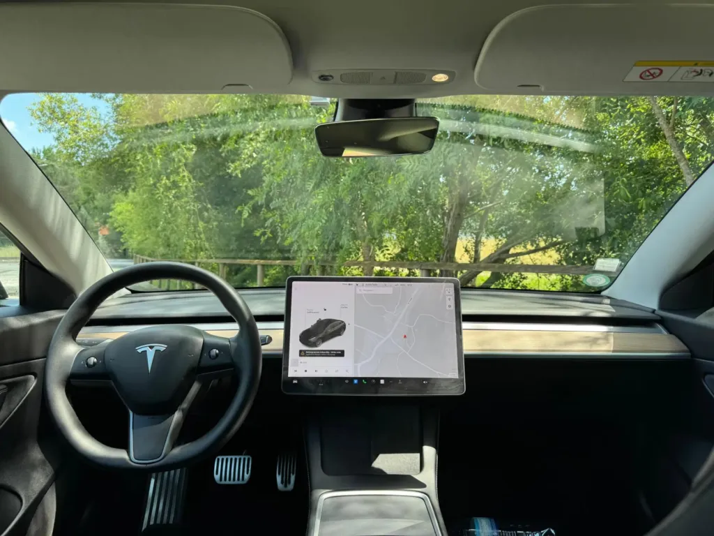 Tesla Model 3 Standard Range Plus RWD — fotografia 15