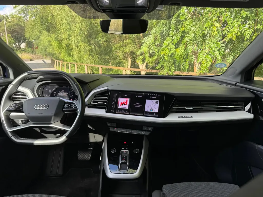 Audi Q4 e-tron 40 63 kWh SE Business — fotografia 15