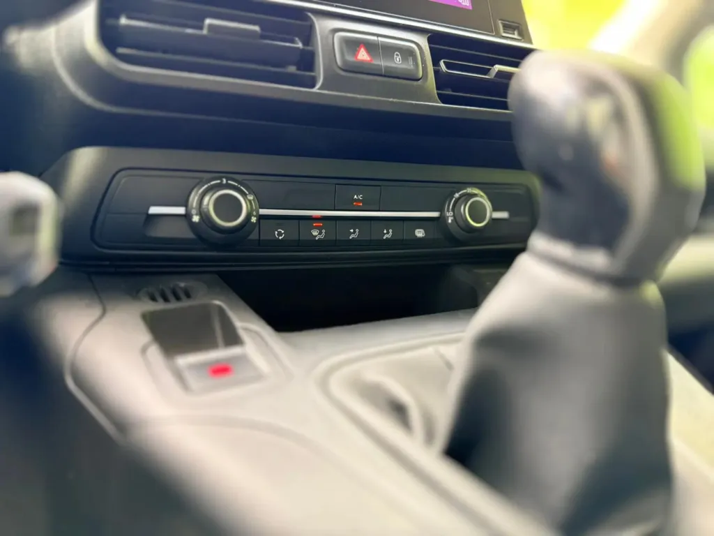 Peugeot Partner 1.5 BlueHdi Premium Standard — fotografia 16