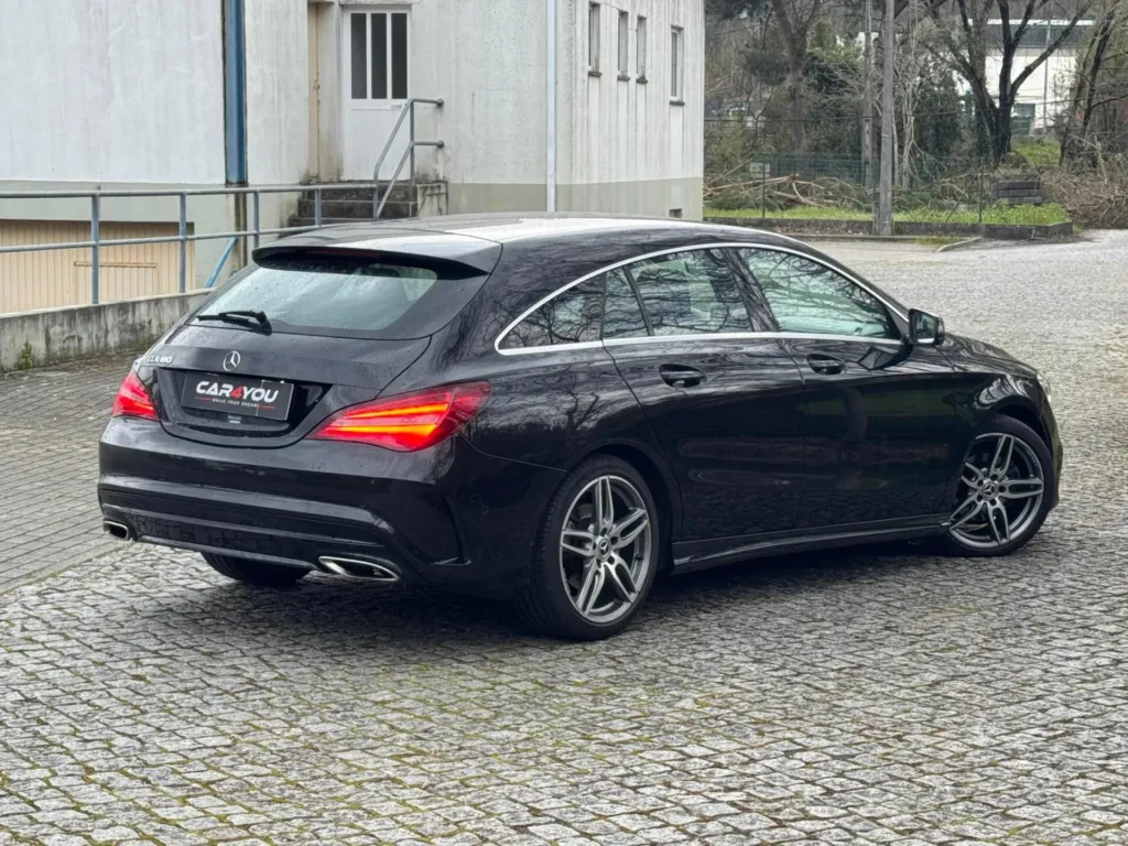 Mercedes-Benz CLA 180 7G-DCT AMG Line — fotografia 8