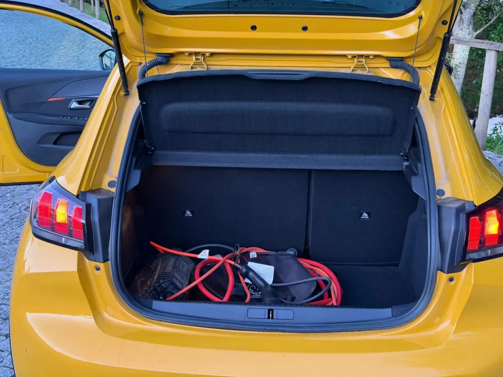 Peugeot e-208 50 kWh Active Pack — fotografia 6