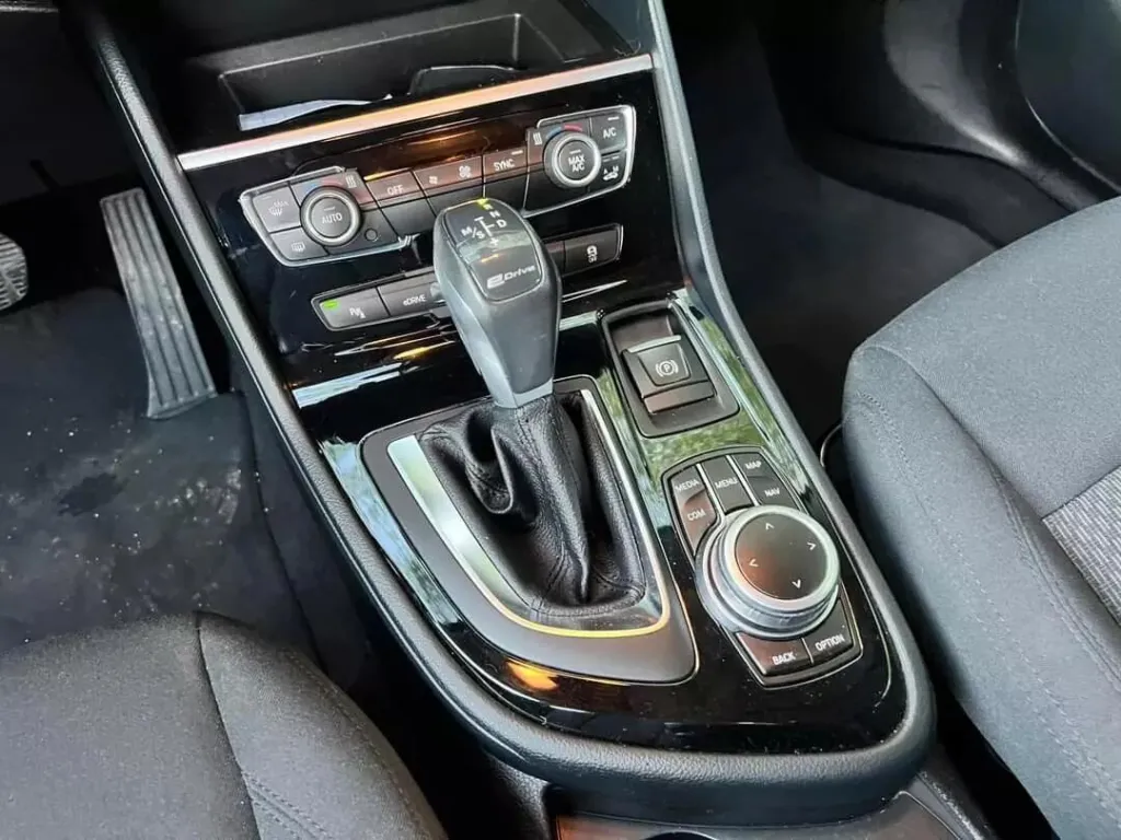 BMW 225xe Active Tourer Advantage — fotografia 20