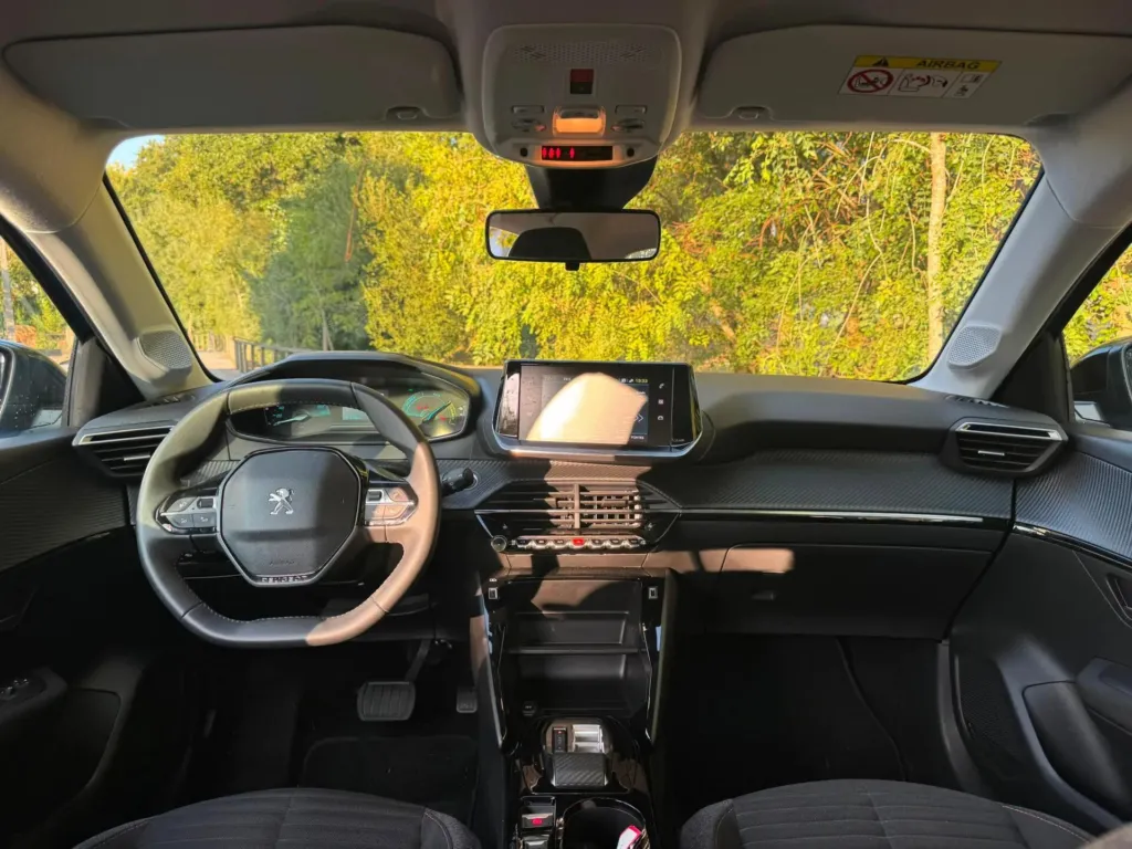 Peugeot e-208 50 kWh Active Pack — fotografia 14