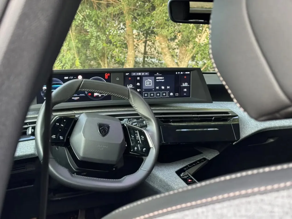 Peugeot 3008 1.2 Hybrid Allure e-DCS6 — fotografia 20