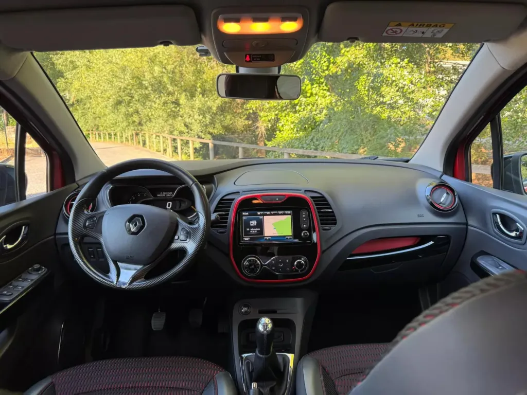 Renault Captur 1.5 dCi Helly Hansen — fotografia 12