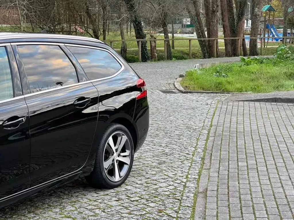 Peugeot 308 SW 1.2 PureTech GT Line EAT6 — fotografia 3