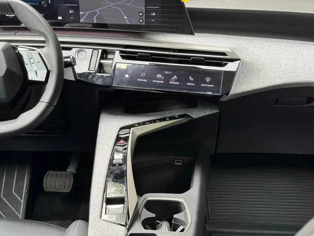 Peugeot E-3008 73 kWh Allure — fotografia 19