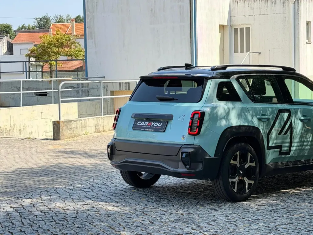 Renault 4 E-Tech 52 kWh Iconic Autonomia Conforto — fotografia 13