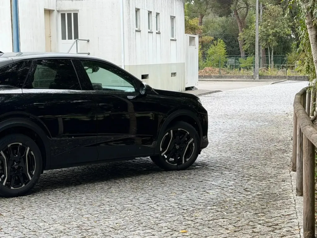 Peugeot E-3008 73 kWh Allure — fotografia 6
