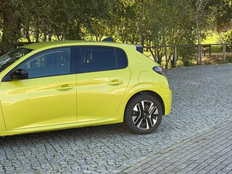 Peugeot 208 1.2 PureTech Allure — foto 3