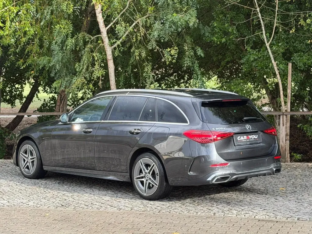 Mercedes-Benz C 300 e AMG Line — fotografia 9