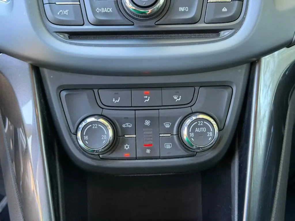 Opel Zafira 1.6 CDTi Executive — fotografia 16
