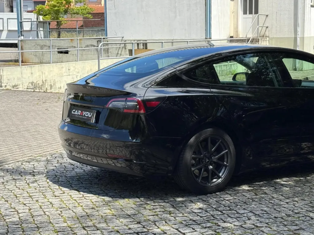 Tesla Model 3 Standard Range Plus RWD — fotografia 5
