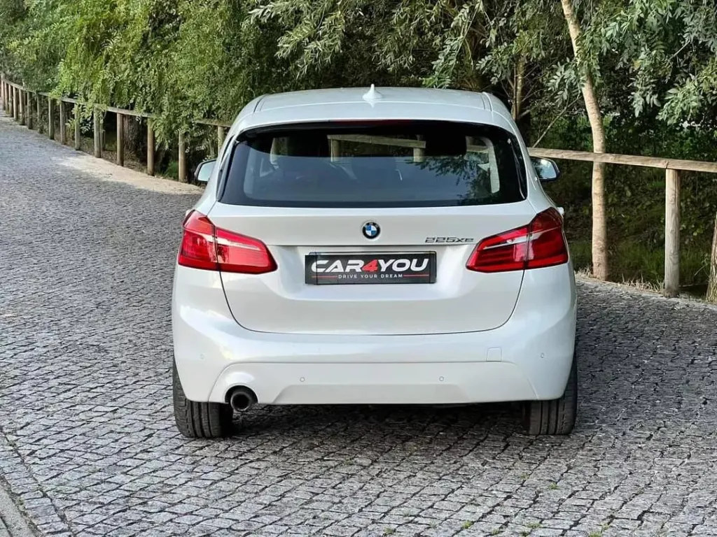 BMW 225xe Active Tourer Advantage — fotografia 8