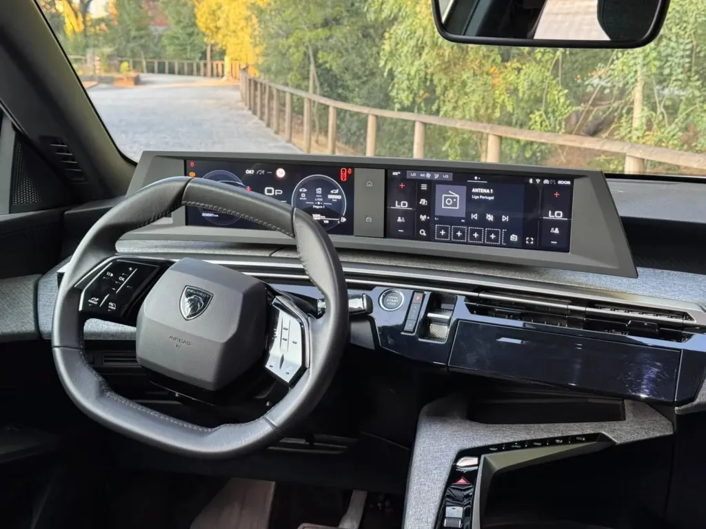 Peugeot 3008 1.2 Hybrid Allure e-DCS6 — fotografia 19
