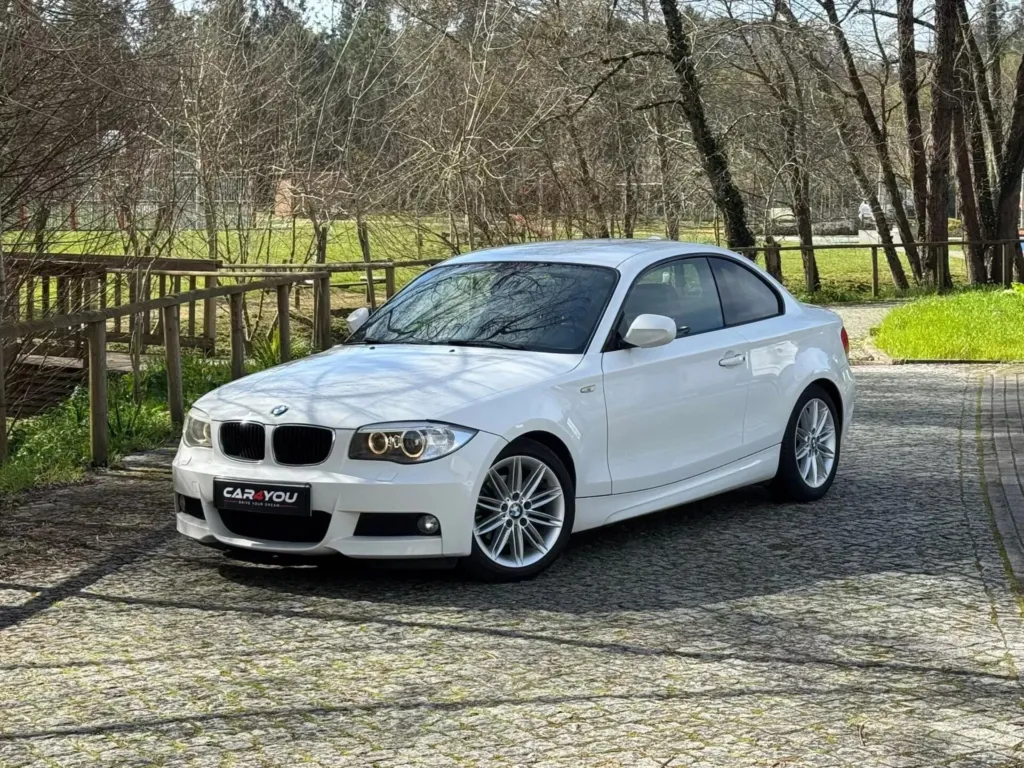 BMW 120 d Limited Edition Lifestyle c/ M Sport Pack — fotografia 1
