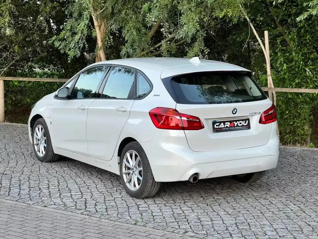 BMW 225xe Active Tourer Advantage — fotografia 7