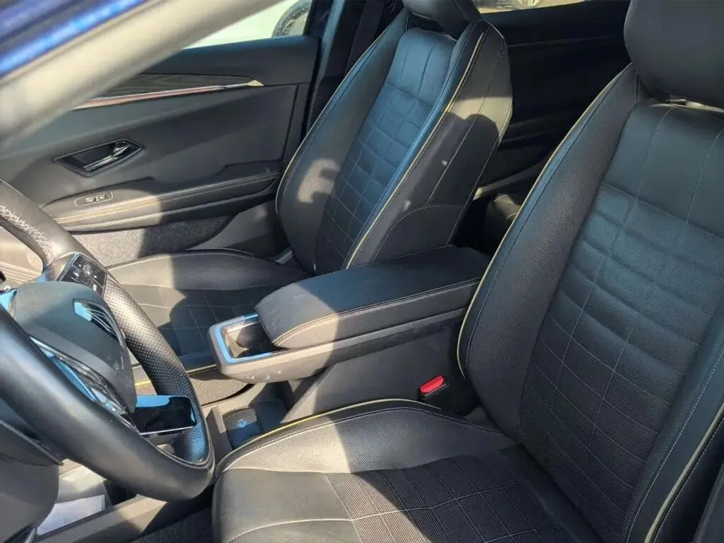 Renault Mégane E-Tech EV60 Iconic — fotografia 13